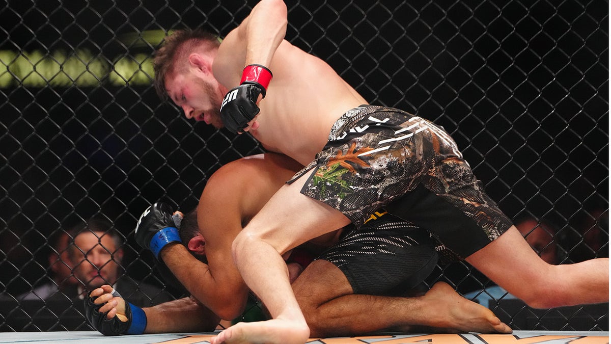 Bryce Mitchell slugs Kron Gracie