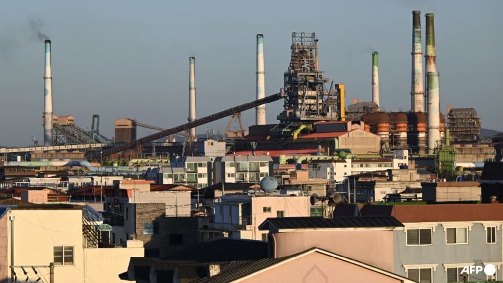 Three workers hospitalised after toxic gas leak at South Korean steel plant Three workers hospitalised after toxic gas leak at South Korean steel plant