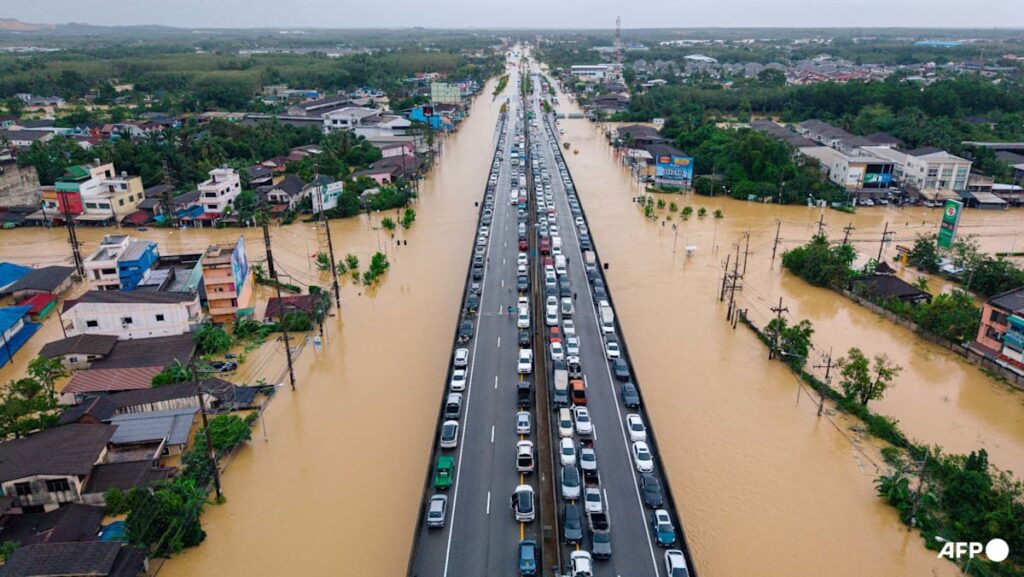 Thailand to send aircraft carrier for flood relief as rains intensify