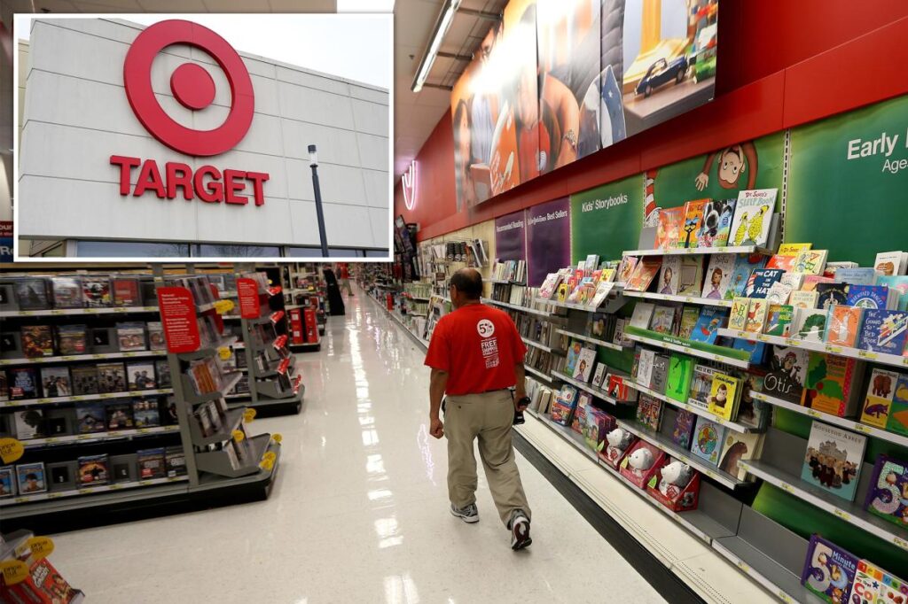 Target mandates employees smile and make small talk in bid to lift holiday sales Target mandates employees smile and make small talk in bid to lift holiday sales