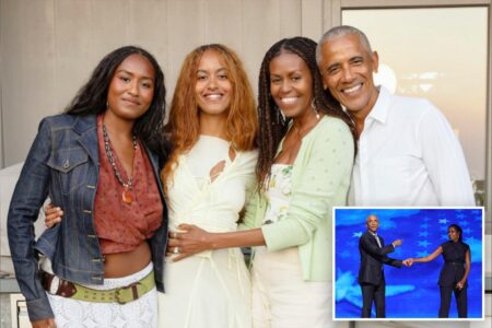 Michelle and Barack Obama post cheery family photo for Thanksgiving, following a year of swirling divorce rumors