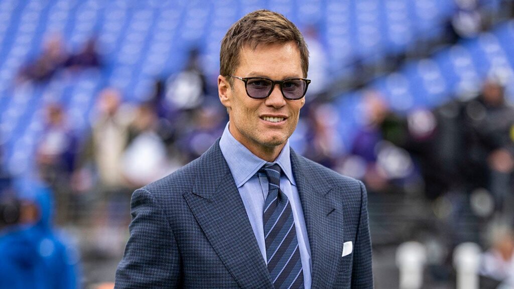 Tom Brady reveals his beloved dog is a clone of his late pet, Lua Tom Brady reveals his beloved dog is a clone of his late pet, Lua