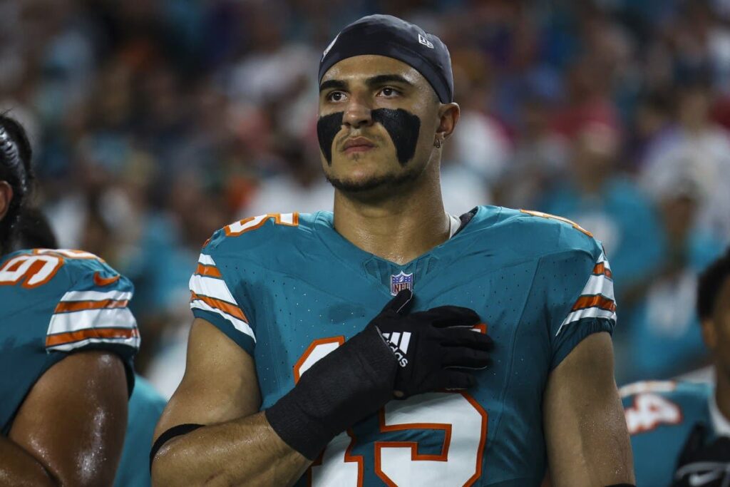 Eagles’ Jaelan Phillips Seemingly Takes Shot at Dolphins Following Trade Eagles’ Jaelan Phillips Seemingly Takes Shot at Dolphins Following Trade