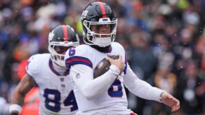 Giants rookie makes NFL history before leaving game with concussion