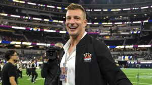 Rob Gronkowski to officially retire from NFL with ceremonial one-day Patriots contract signing