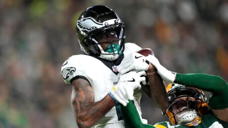 Eagles grind out low-scoring victory over Packers to win third straight game