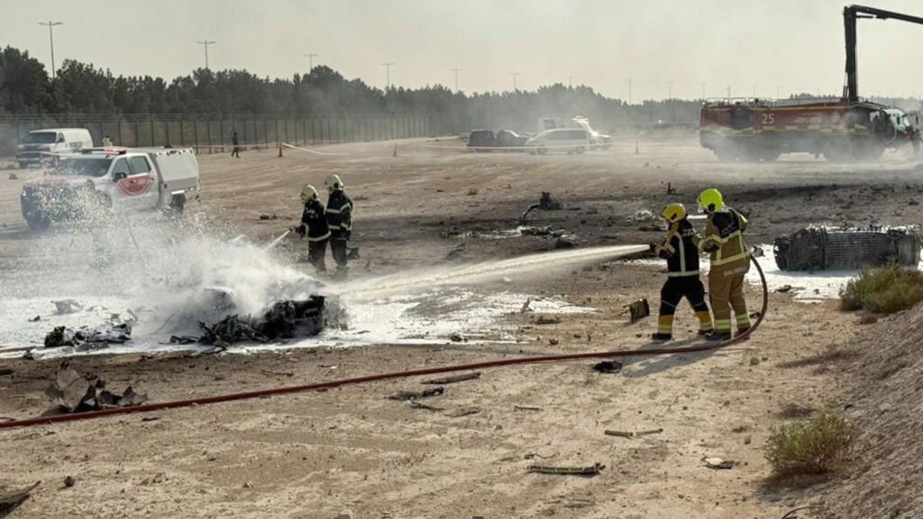 Fighter jet crashes at Dubai Air Show, pilot dead Fighter jet crashes at Dubai Air Show, pilot dead