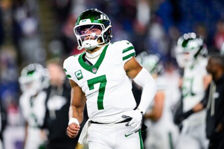 Justin Fields Breaks Silence With Blunt Response to Jets Benching