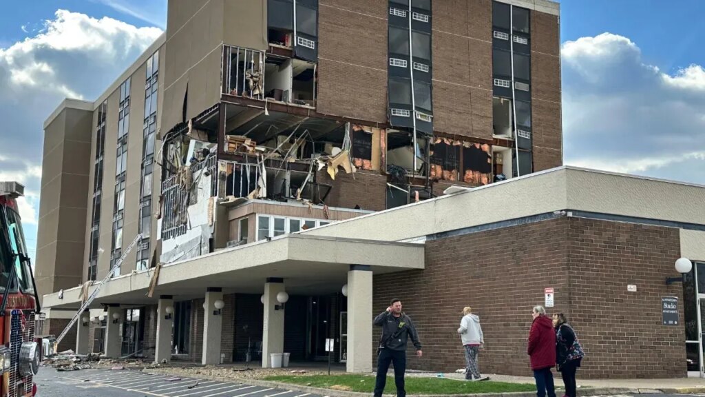 Explosion rocks senior living apartment building in Ohio, multiple people injured Explosion rocks senior living apartment building in Ohio, multiple people injured