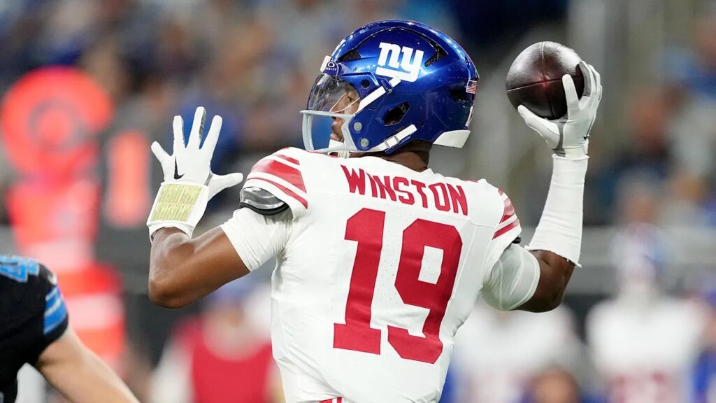 Giants use trick play to score early touchdown vs Lions