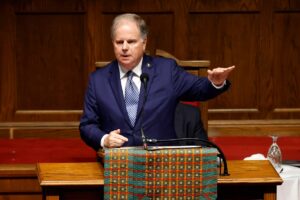 Democrat Candidate Halves Republican Lead in Alabama—Poll %%page%% %%sep%% %%sitename%% Democrat candidate halves Republican lead in Alabama—poll