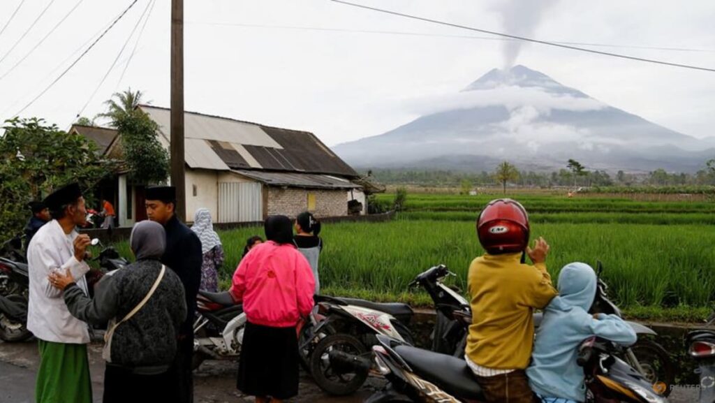 Indonesia evacuates stranded climbers after Semeru volcano erupts Indonesia evacuates stranded climbers after Semeru volcano erupts