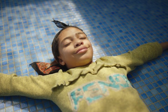 <i>Happy Birthday</i>, which centres on an eight-year-old girl, exposes classism, poverty, and child  exploitation.