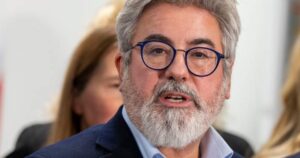 Quebec Liberals want media to release names in anonymous text messages