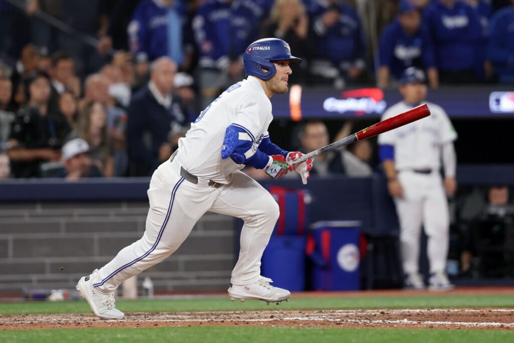 Blue Jays Officially Bringing Back 29-Year-Old Gold Glove Winner Blue Jays Officially Bringing Back 29-Year-Old Gold Glove Winner