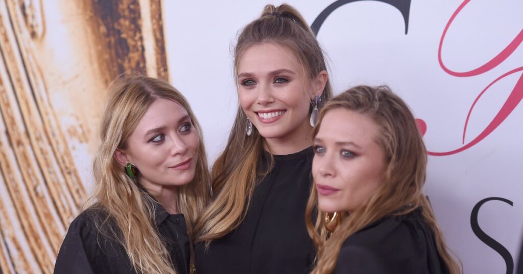 Elizabeth Olsen Makes Rare Comment About ‘Supportive’ Older Sisters Mary-Kate and Ashley Olsen Elizabeth Olsen Makes Rare Comment About ‘Supportive’ Older Sisters Mary-Kate and Ashley Olsen