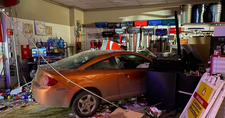 Saskatoon police investigating after car crashes into Zak’s Home Hardware store Saskatoon police investigating after car crashes into Zak’s Home Hardware store