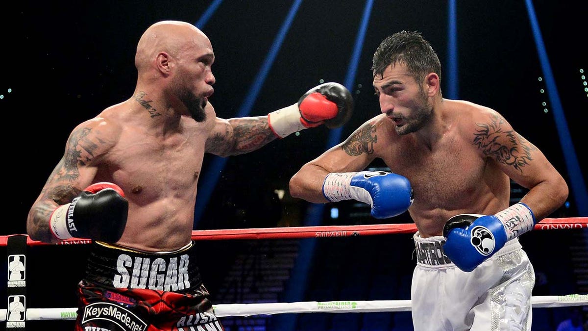 Vanes Martirosyan takes on Ishe Smith