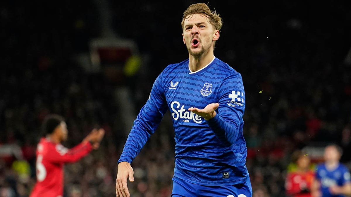 Kiernan Dewsbury-Hall scores