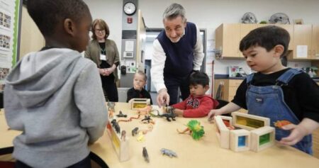 Ontario, feds agree to 1-year child-care extension; average fee to stay /day