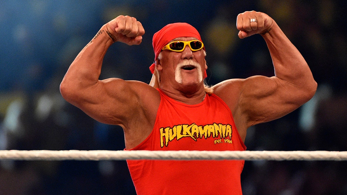 hulk hogan flexes his muscles