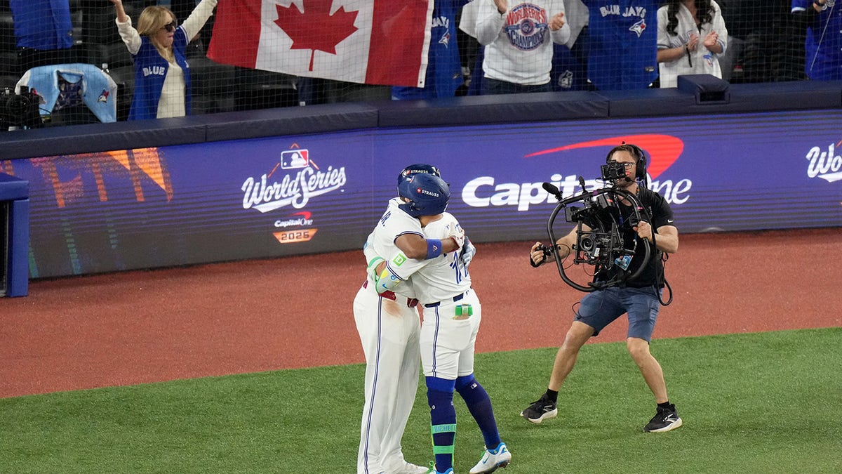 Bo Bichette celebrates his home run