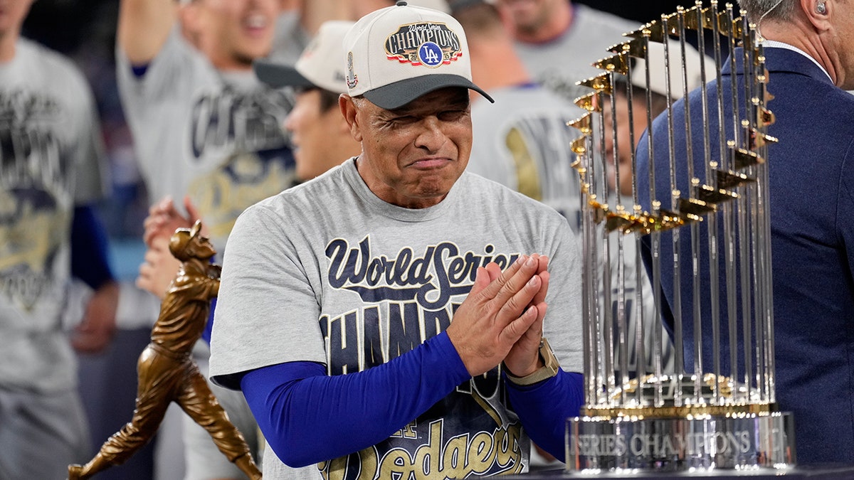 Dave Roberts celebrates a World Series title