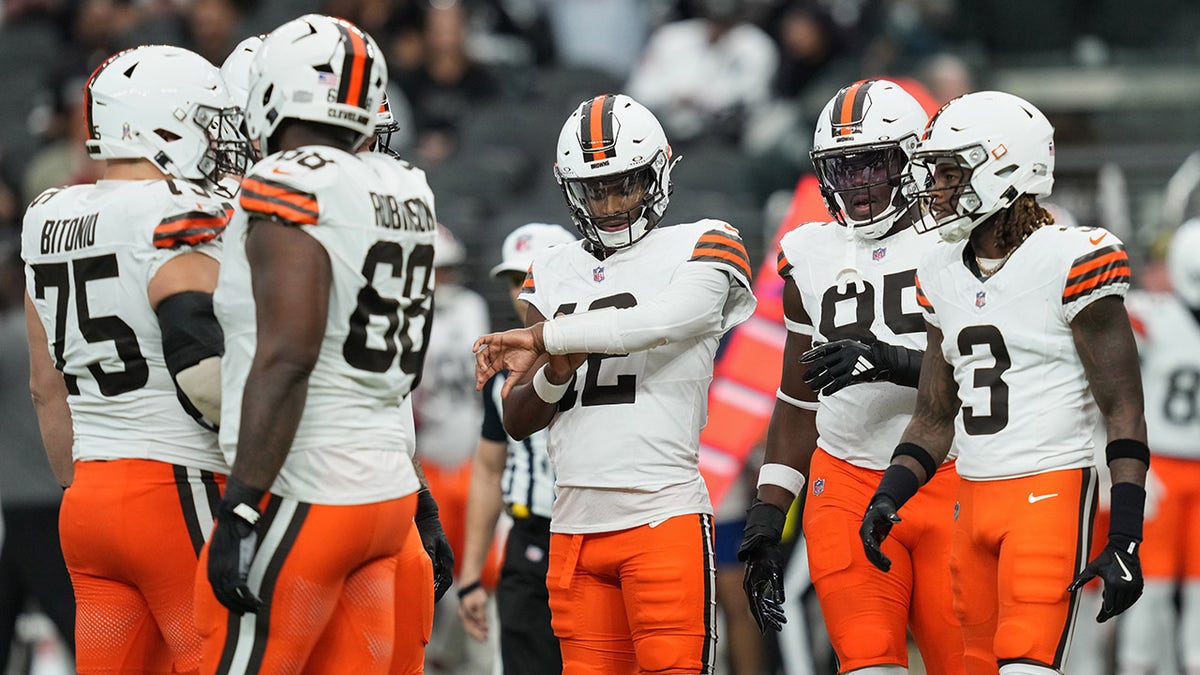 Shedeur Sanders with the Browns' offense