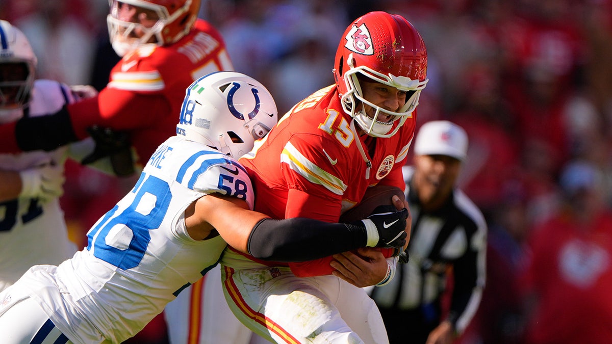 Patrick Mahomes gets sacked