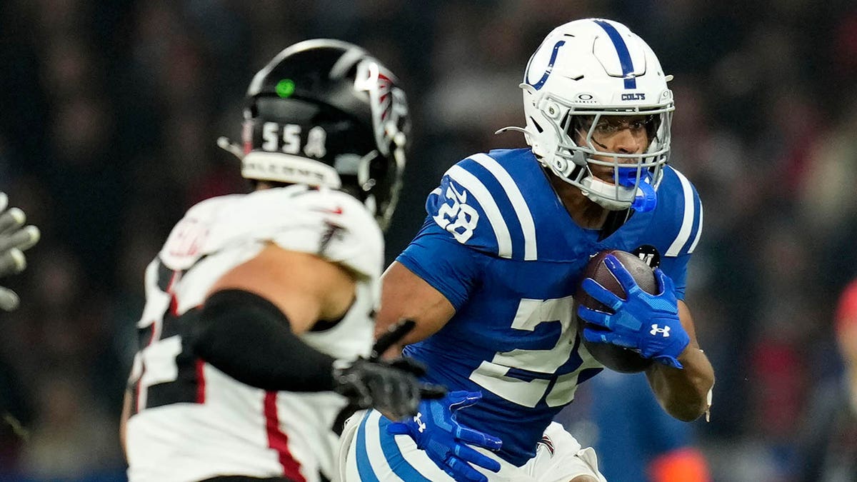 Jonathan Taylor looks for a gap