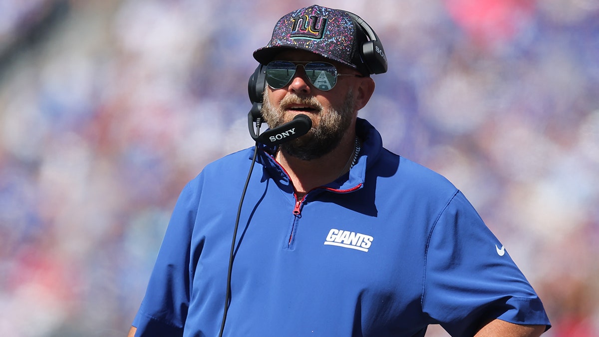 Brian Daboll complains on the sideline