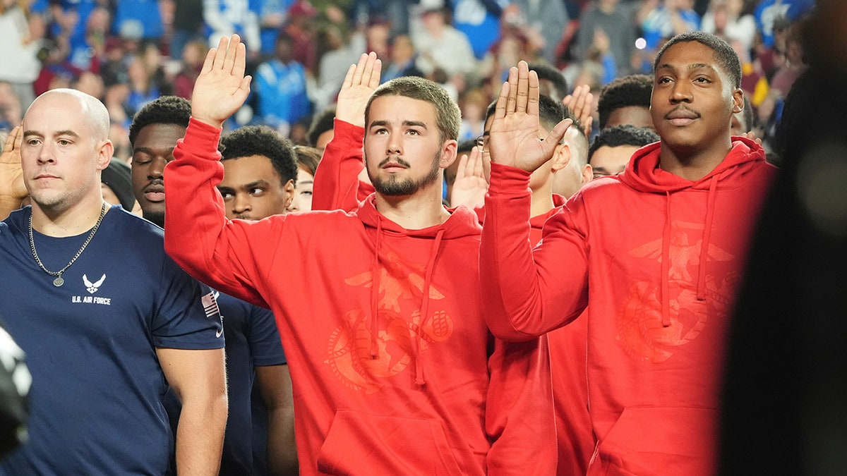 US military recruits take the Oath of Enlistment