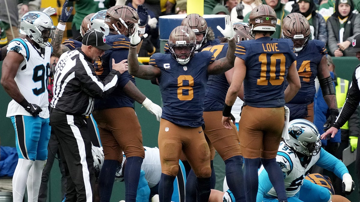 Josh Jacobs scores a TD