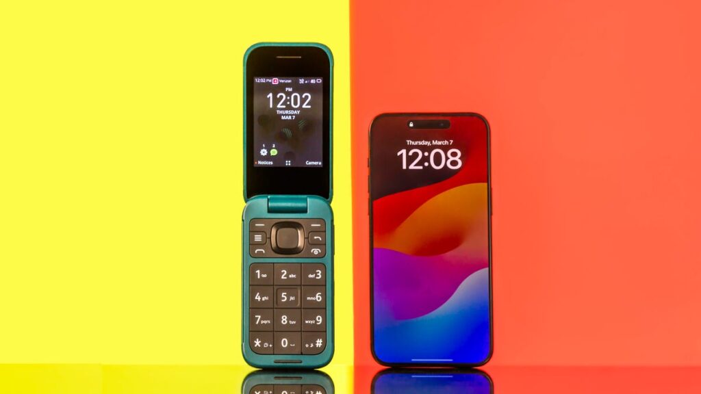 Smartphone vs. Dumb Phone: Why People Are Going Basic