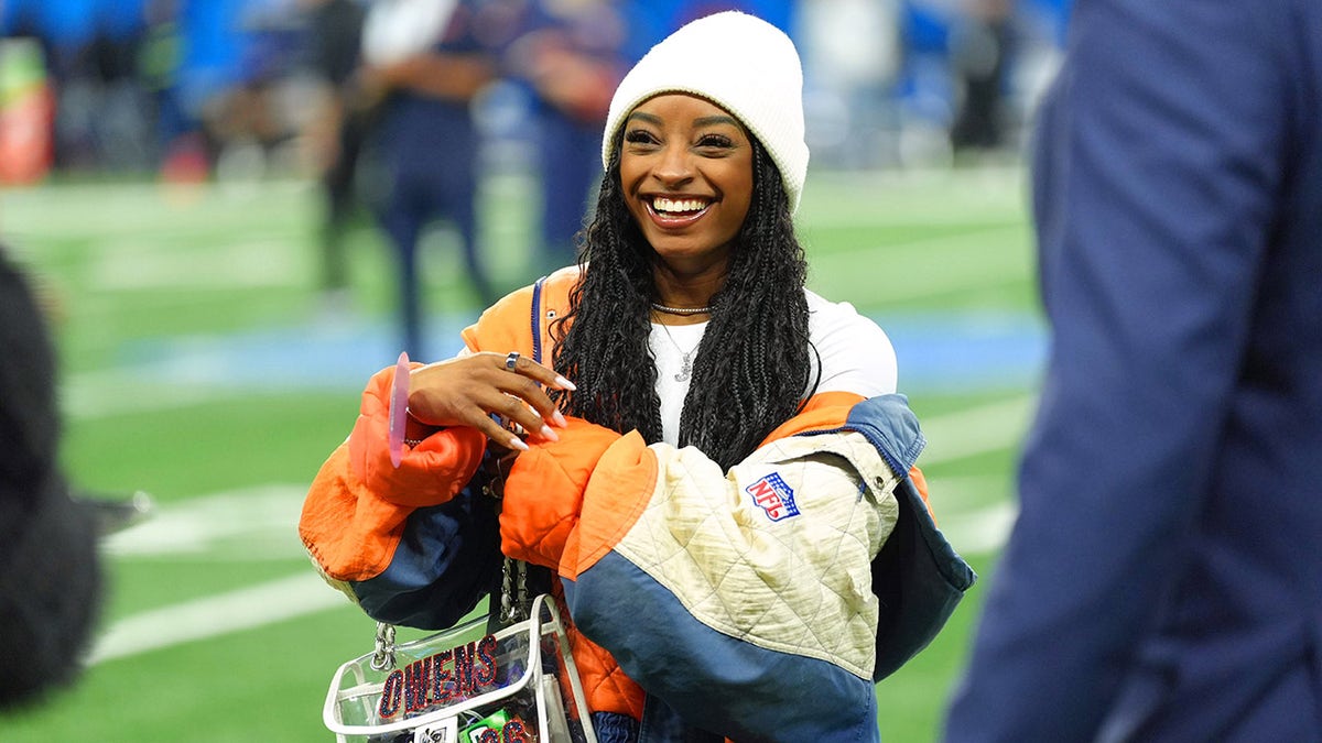 Simone Biles at the Bears' 2024 Thanksgiving game