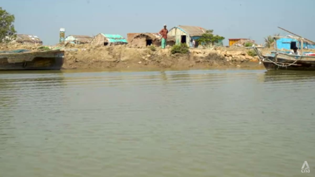Rising seas force Pakistan’s coastal communities to flee