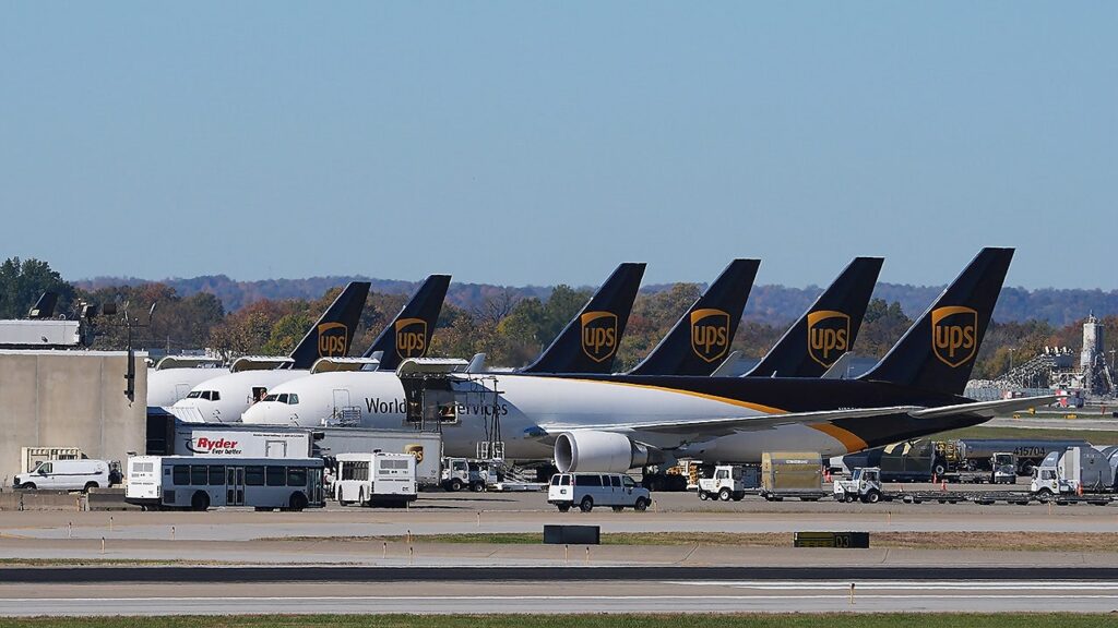 UPS names 3 pilots killed in Louisville cargo plane crash that left at least 12 people dead UPS names 3 pilots killed in Louisville cargo plane crash that left at least 12 people dead