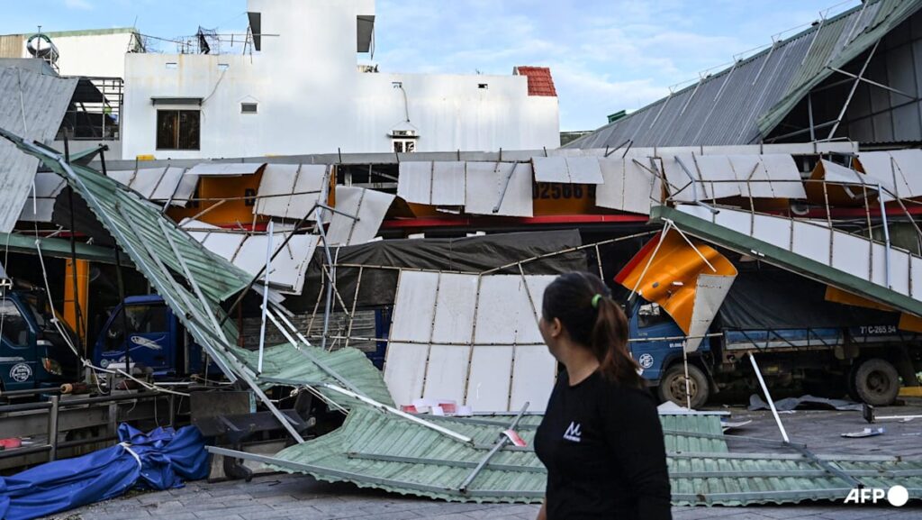 Typhoon Kalmaegi hammers central Vietnam, killing at least 5 Typhoon Kalmaegi hammers central Vietnam, killing at least 5