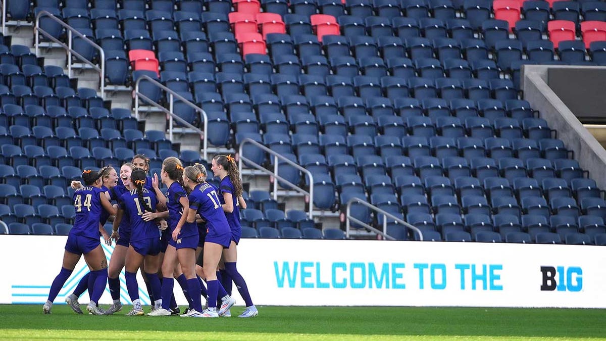 Washington Huskies celebrate