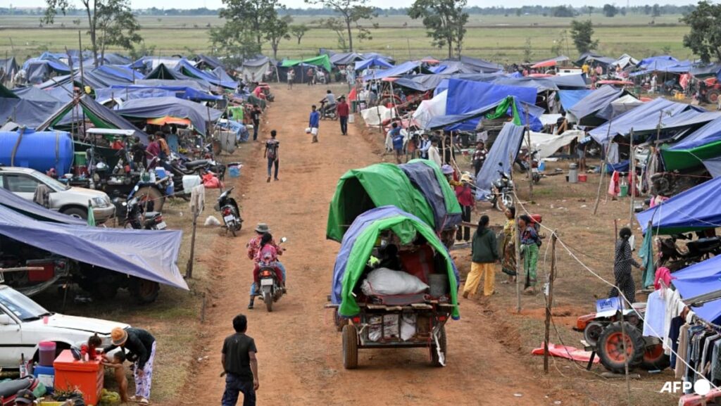 Thais, Cambodians fear returning home despite border truce