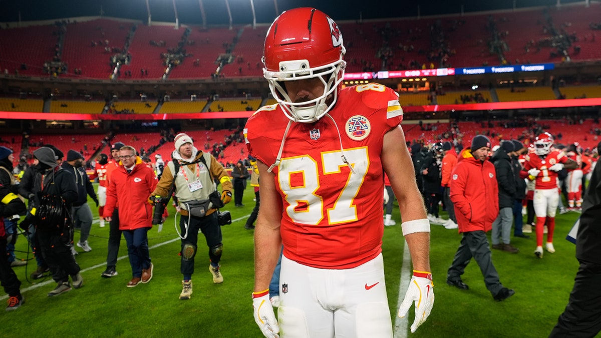 Travis Kelce walks off the field