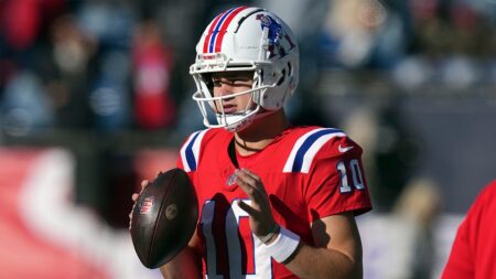 Patriots star talks wife’s viral baking videos: ‘She’s a superstar’