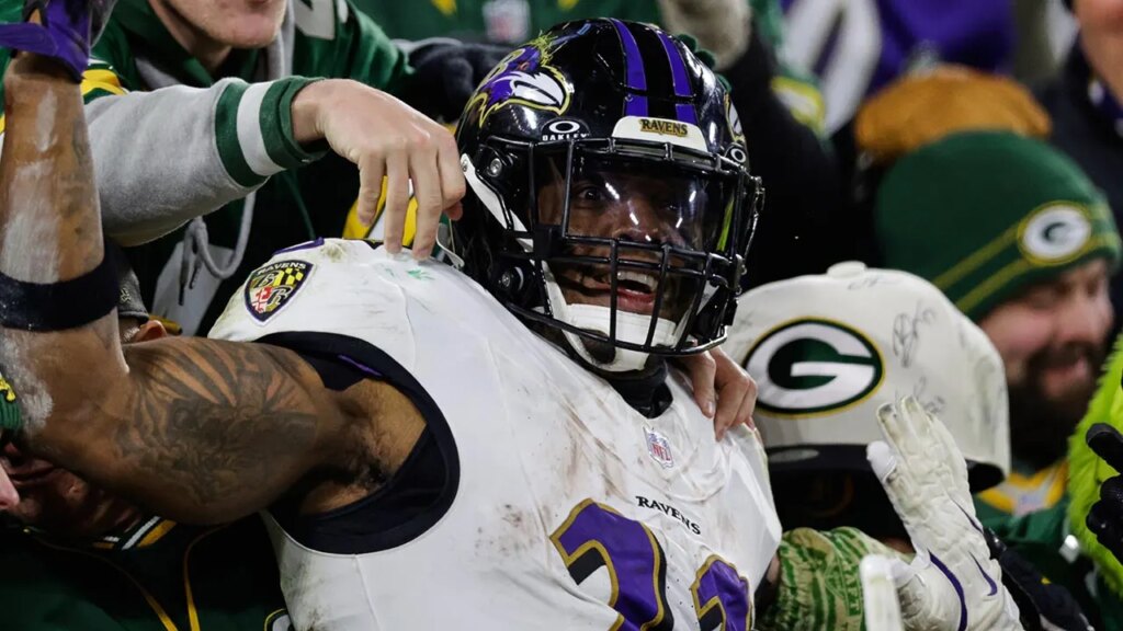 Ravens ride Derrick Henry’s four touchdowns to keep playoff hopes alive