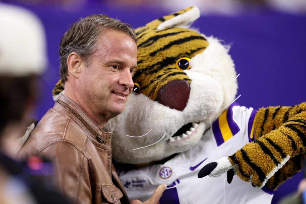 Lane Kiffin’s Bizarre Decision During LSU Bowl Game Goes Viral Lane Kiffin’s Bizarre Decision During LSU Bowl Game Goes Viral