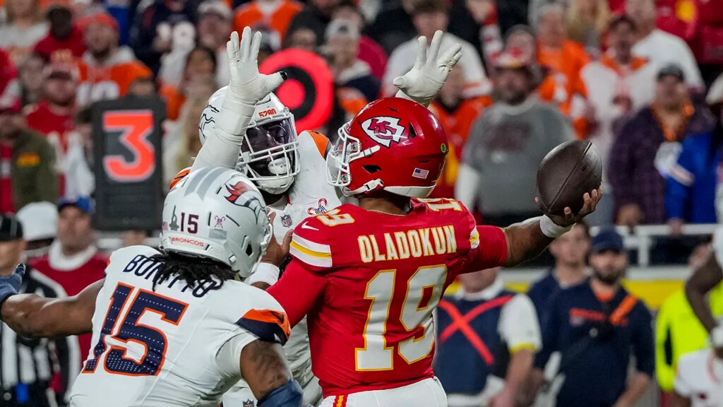 Broncos linebacker rips Chiefs in explicit posts after team clinches AFC West title
