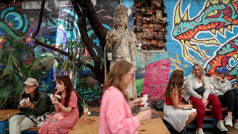 Section 8 bar hosts free ‘Orphans’ Christmas’ event Section 8 bar hosts free ‘Orphans’ Christmas’ event