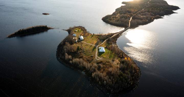 Inside the Ring of Fire: A tale of two First Nations and a road that could change everything Inside the Ring of Fire: A tale of two First Nations and a road that could change everything