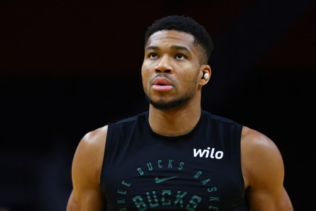 Warriors Help Heat Land Giannis Antetokounmpo in Mock Trade Warriors Help Heat Land Giannis Antetokounmpo in Mock Trade