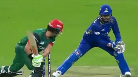 Bizarre scenes as keeper refuses to stump batsman