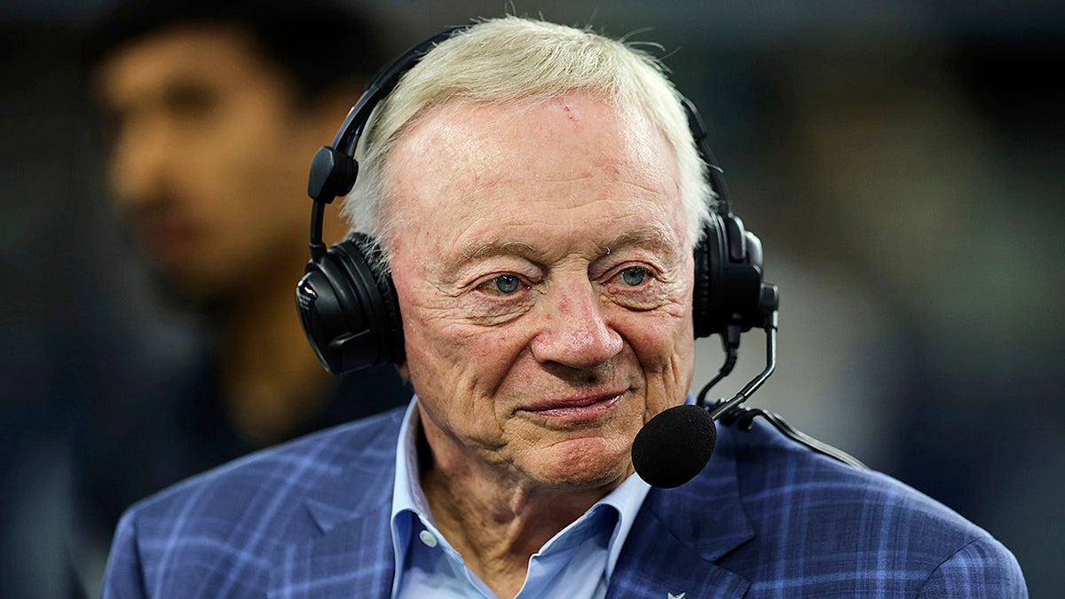 Jerry Jones gives interview